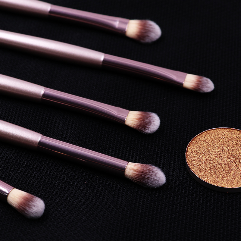 Makeup brush 2